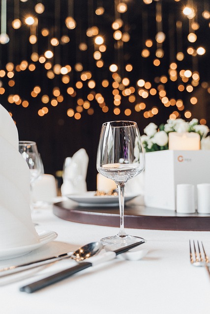 De elegantie van een witte statafelrok: Een subtiele touch voor elk evenement